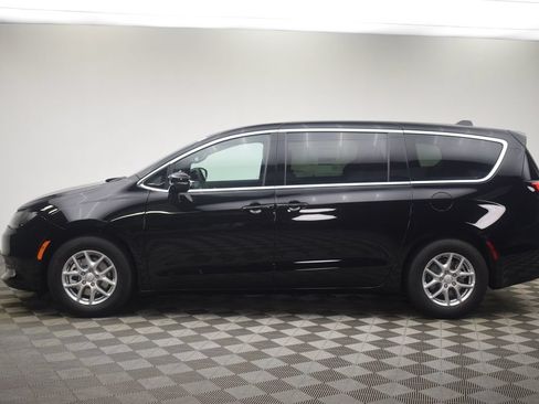 New 2027 Chrysler Pacifica LX FWD image 12