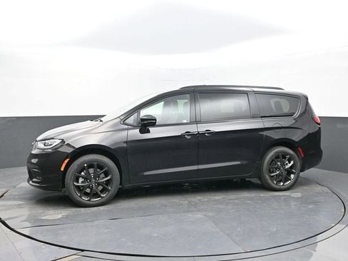 New 2026 Chrysler Pacifica Select w/ S Appearance Package image 2