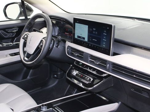 New 2026 Lincoln Corsair Premiere image 30