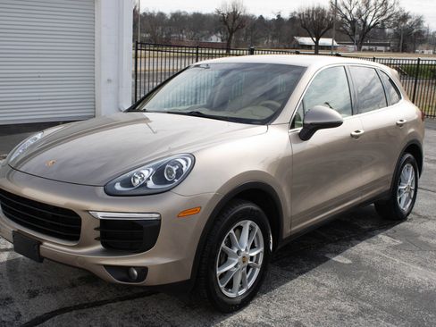 Used 2017 Porsche Cayenne image 2
