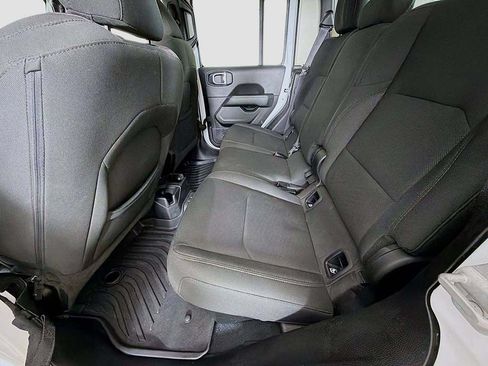 Used 2023 Jeep Gladiator Overland AWD/4WD image 24
