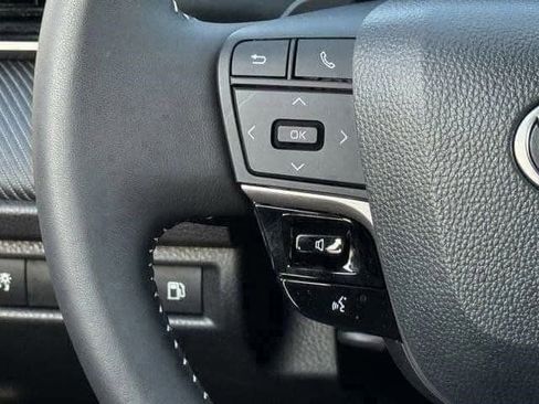 Used 2025 Toyota Camry SE image 12