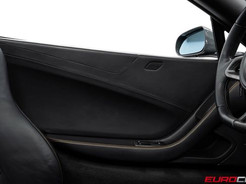 Used 2016 McLaren 675LT Spider RWD image 31