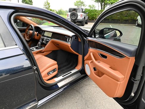 Used 2022 Bentley Flying Spur V8 AWD/4WD image 59