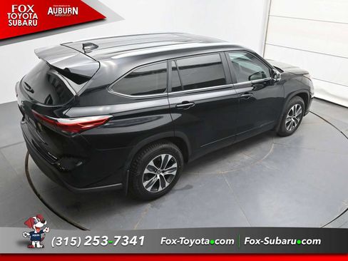 Used 2023 Toyota Highlander XLE AWD/4WD image 27