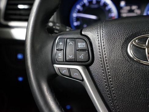 Used 2018 Toyota Highlander SE image 14