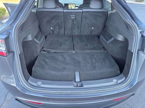 Used 2021 Tesla Model Y Long Range image 32