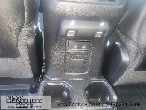 Used 2022 Jeep Gladiator Mojave w/ Cold Weather Group image 16