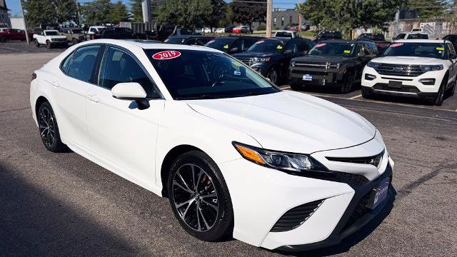 Used 2019 Toyota Camry SE w/ Carpet Mat Package FWD image 10