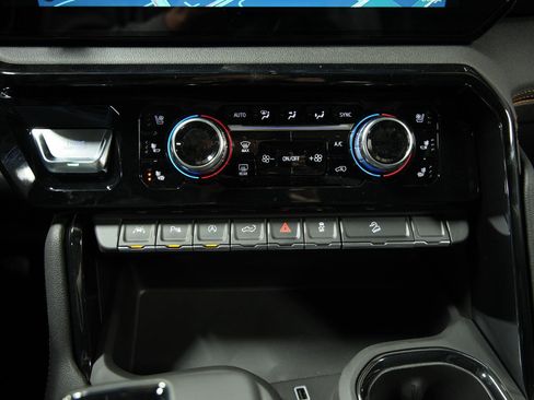 New 2026 GMC Sierra 1500 AT4 w/ AT4 Premium Package AWD/4WD image 42