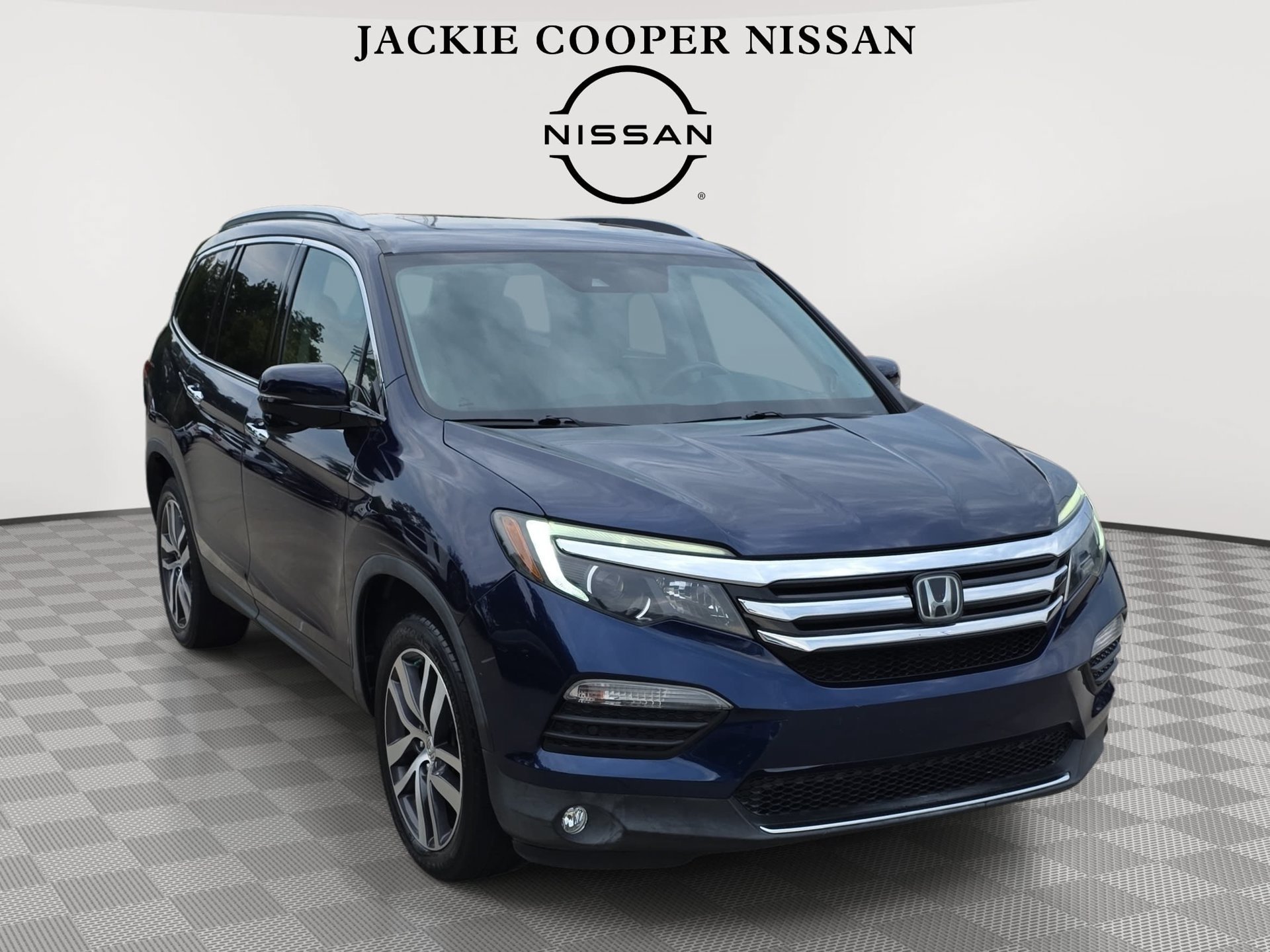 Used 2018 Honda Pilot Touring image 3