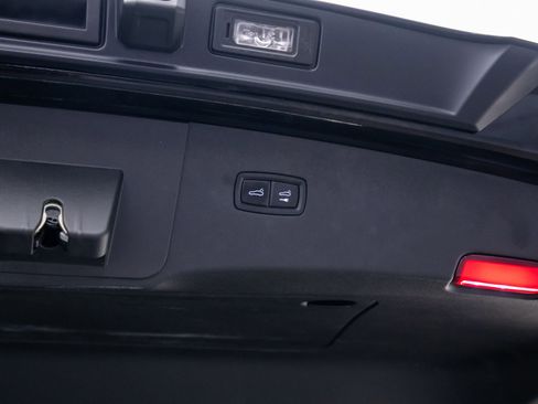 Certified 2023 Porsche Cayenne Platinum Edition image 29