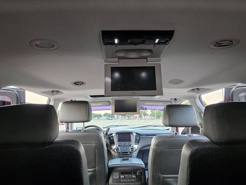 Used 2020 Chevrolet Suburban LT image 31