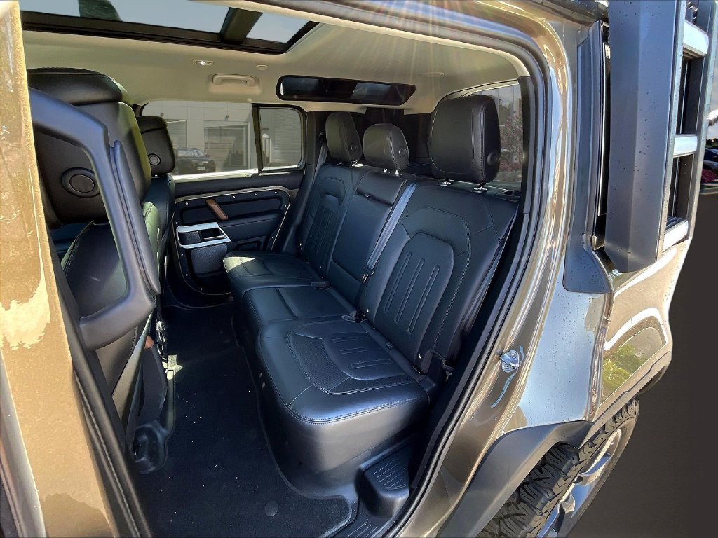Used 2020 Land Rover Defender 110 HSE AWD/4WD image 24