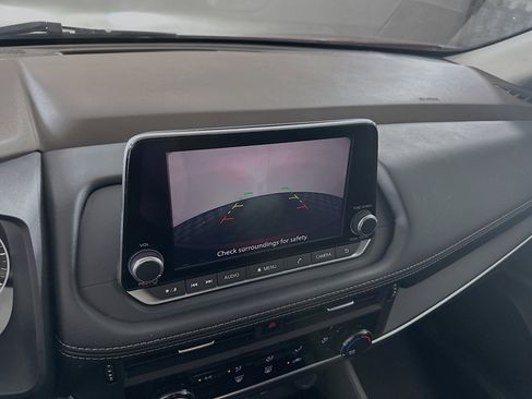 Used 2023 Nissan Rogue S image 21