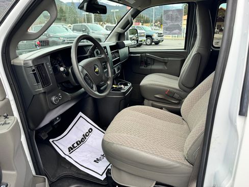 Used 2024 Chevrolet Express 3500 LT w/ LT Preferred Equipment Group image 10