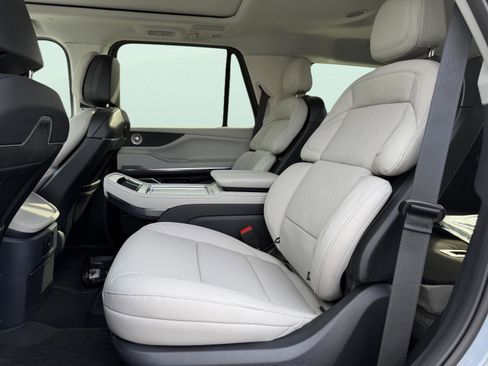 New 2026 Lincoln Navigator Reserve w/ Jet Appearance Package AWD/4WD image 23