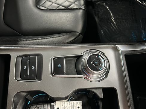 Used 2024 Ford Edge Titanium AWD/4WD image 18
