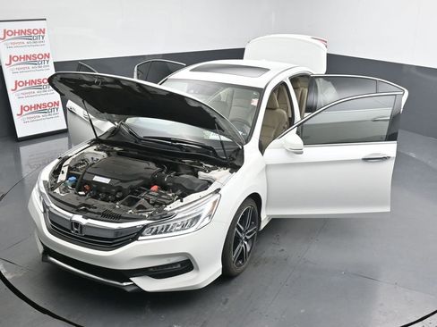 Used 2016 Honda Accord Touring image 26