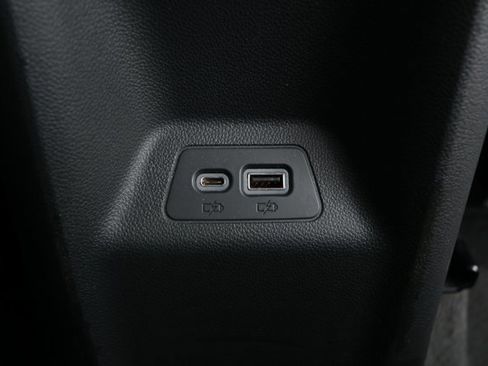 Used 2023 Buick Envision Essence image 32