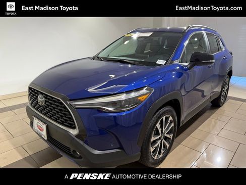 Certified 2025 Toyota Corolla Cross XLE image 1