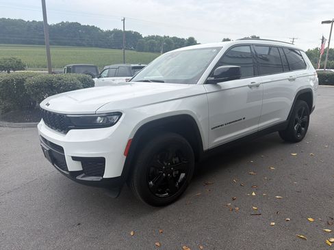 Certified 2025 Jeep Grand Cherokee L Altitude AWD/4WD image 8