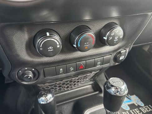 Used 2017 Jeep Wrangler Sahara w/ Trailer Tow Group AWD/4WD image 35