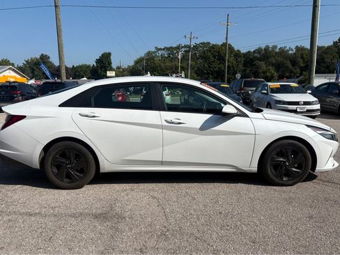 Used 2021 Hyundai Elantra SEL FWD image 3