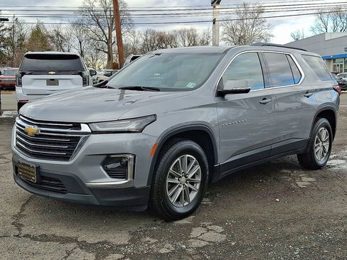 Used 2024 Chevrolet Traverse LT image 3