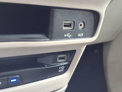 Used 2017 Chrysler Pacifica Touring-L Plus w/ Tire & Wheel Group image 21