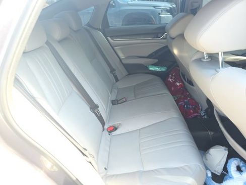 Used 2018 Honda Accord Touring image 5