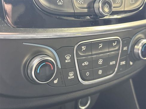 Used 2023 Chevrolet Traverse LT AWD/4WD image 19