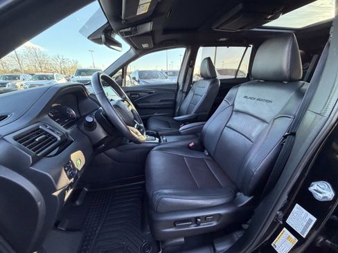 Used 2022 Honda Pilot Black Edition image 9