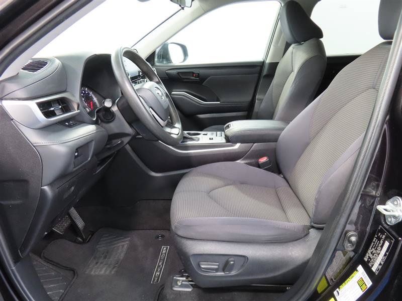 Used 2022 Toyota Highlander L FWD image 12