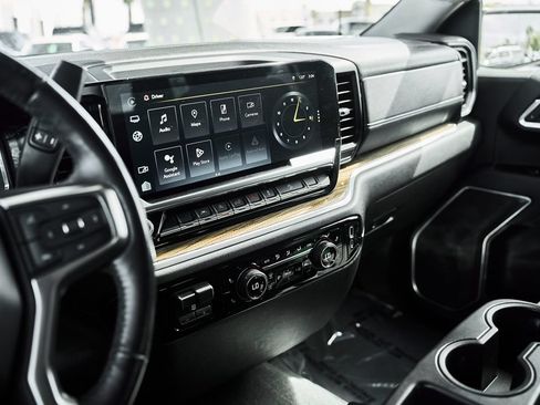 Used 2022 Chevrolet Silverado 1500 LT AWD/4WD image 25