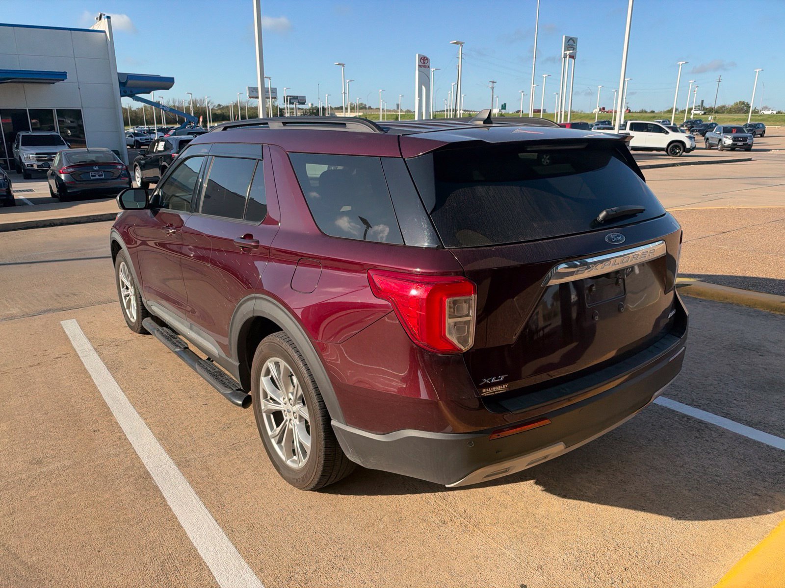 Used 2022 Ford Explorer XLT w/ Equipment Group 202A AWD/4WD image 5