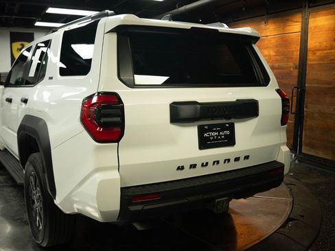 Used 2025 Toyota 4Runner SR5 AWD/4WD image 6