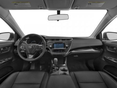 Used 2018 Toyota Avalon XLE Premium image 4