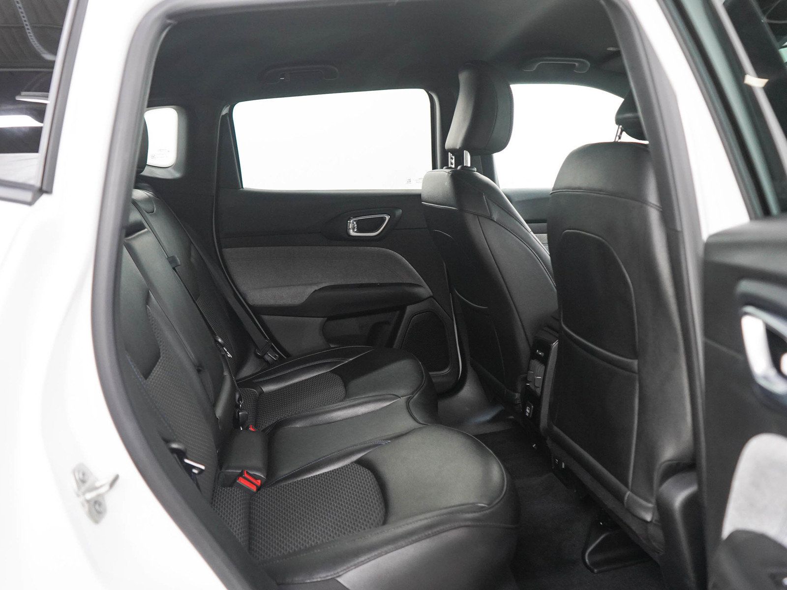 Used 2024 Jeep Compass Latitude AWD/4WD image 12