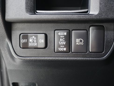 Used 2018 Toyota Tacoma TRD Sport w/ Technology Package AWD/4WD image 21