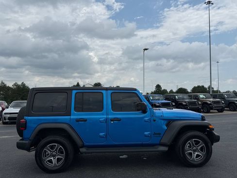 Used 2022 Jeep Wrangler Unlimited Sport AWD/4WD image 2
