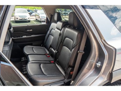Used 2023 Nissan Pathfinder SL w/ Black Appearance Package AWD/4WD image 17