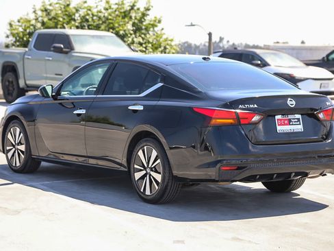 Used 2021 Nissan Altima 2.5 SV FWD image 7