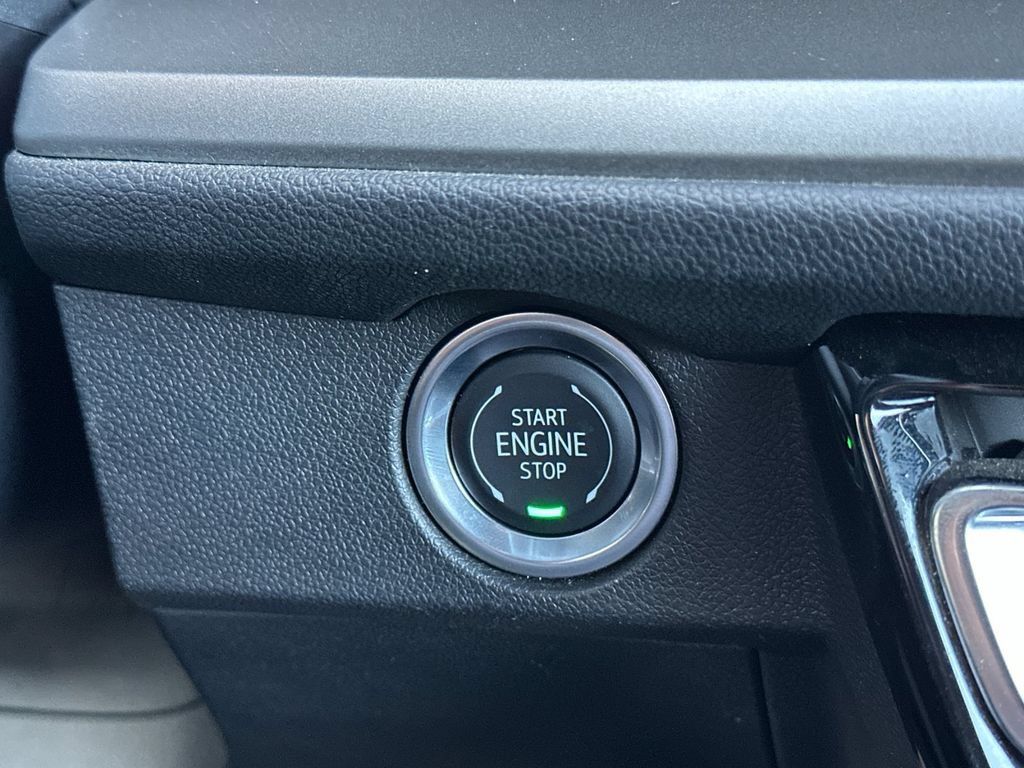 Used 2025 Chevrolet Traverse LT FWD image 27