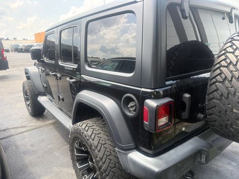Used 2019 Jeep Wrangler Unlimited Sport S AWD/4WD image 3