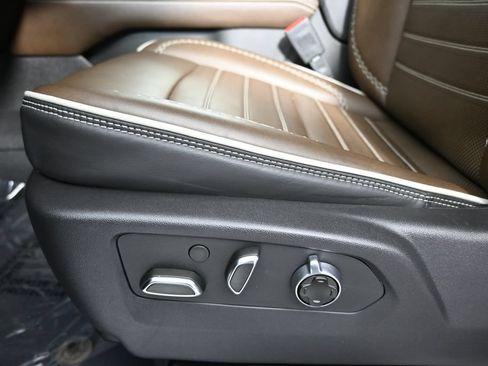 Used 2025 GMC Yukon Denali Ultimate AWD/4WD image 23