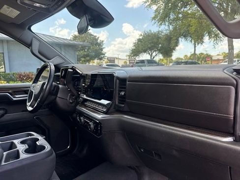 Used 2023 Chevrolet Silverado 1500 LT AWD/4WD image 10