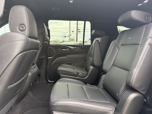 Used 2023 Cadillac Escalade ESV Luxury RWD image 15