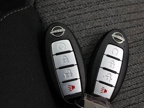 Certified 2022 Nissan Rogue SV image 30