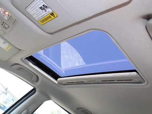 Used 2012 MAZDA MAZDA5 Touring w/ Moonroof & Audio Pkg image 16